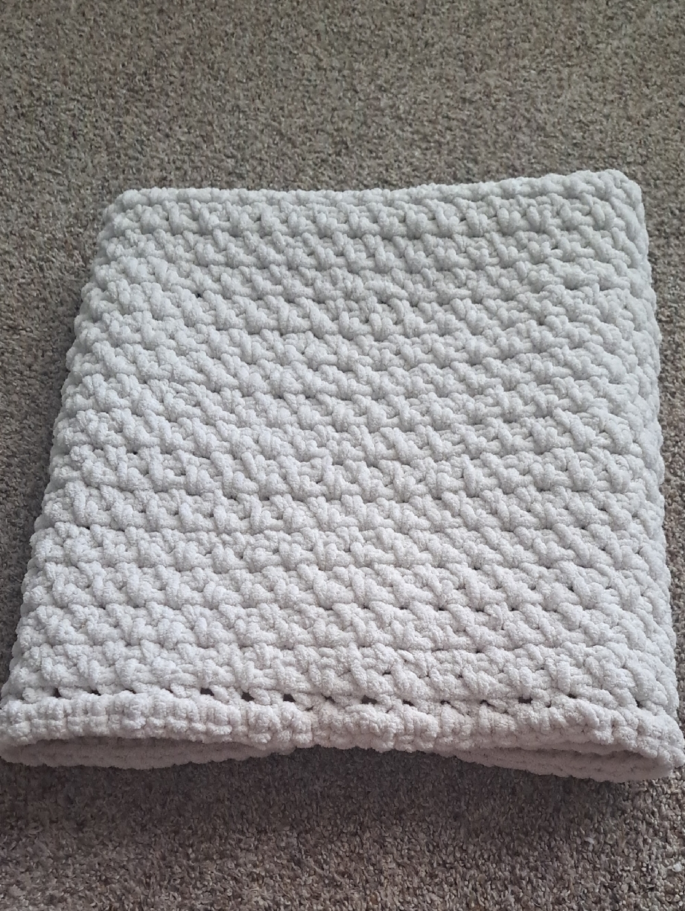 NEW Cozy Chunky Knit Throw Baby Blanket - Cream